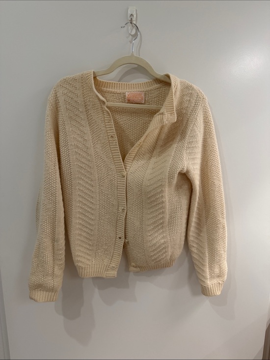 Pendleton Sweaters - Vintage Pendleton 100% Wool Cable Knit Button-Front Women's Sweater Cardigan.